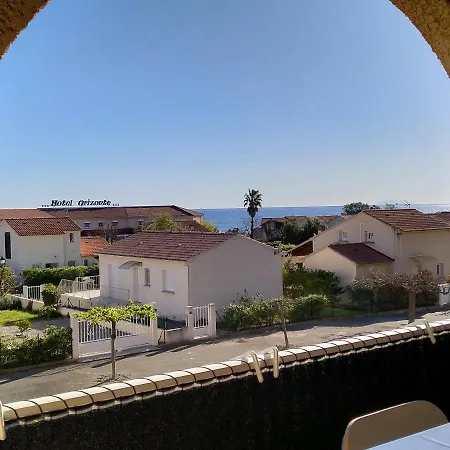 A 100m De La Et De La Piscine Lägenhet