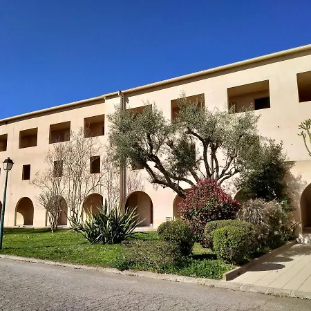 A 100m De La Et De La Piscine Lägenhet