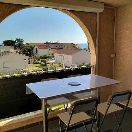 A 100m De La Et De La Piscine Apartment
