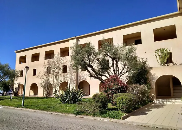 A 100m De La Et De La Piscine شقة